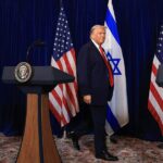 Donald Trump et Benyamin Netanyahou lors d'une rencontre à Mar-a-Lago, affichant une unité de façade.