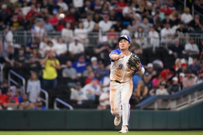 Ha-Seong Kim in action on the field