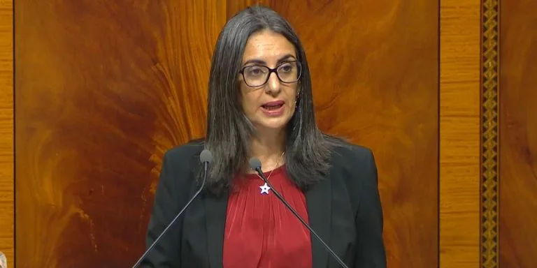 Nadia Fettah Alaoui, ministre de l'Économie et des Finances, s'exprimant sur la stratégie d'investissement du Maroc en Afrique.