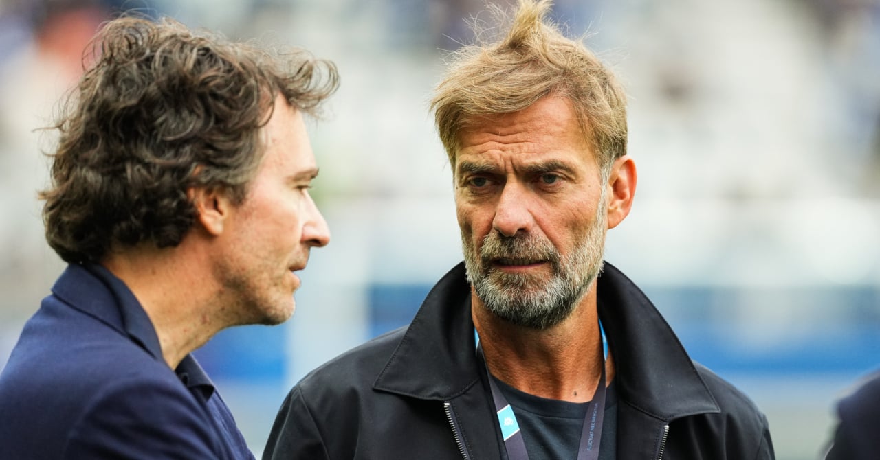 L'entraîneur Eduardo Alonso sur le banc du Real Madrid.