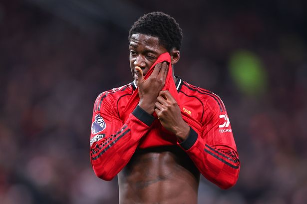 Kobbie Mainoo in action for Manchester United.