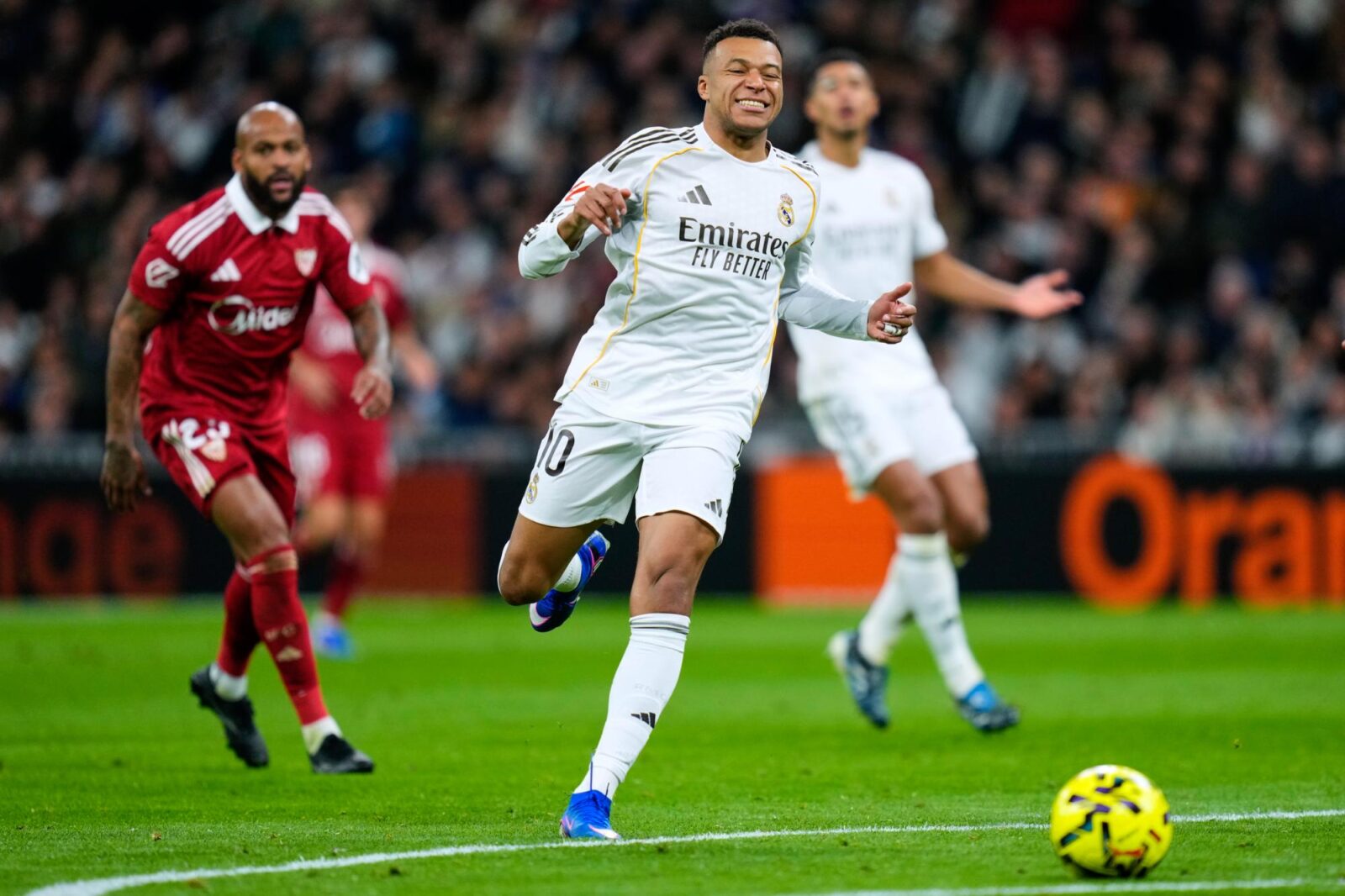 Kylian Mbappé en action contre le FC Séville.