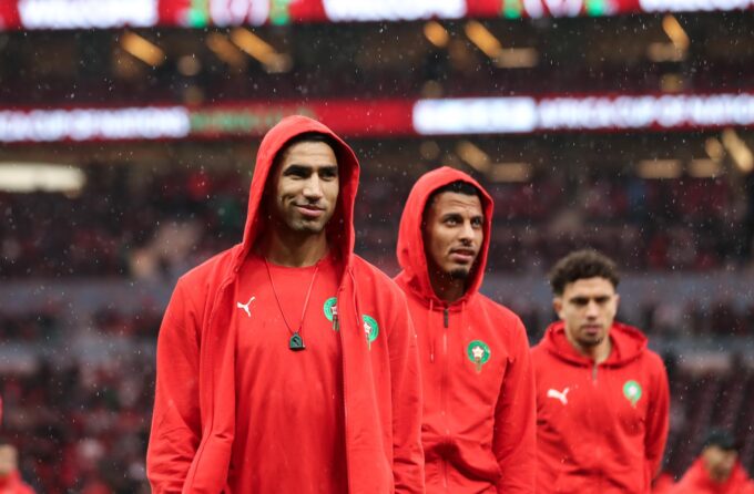 Le maire de New York Zohran Mamdani regardant le match de la CAN dans un restaurant marocain.
