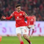 Équipes de football sur le terrain