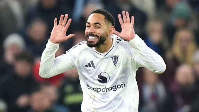 Manchester United players in action against Aston Villa