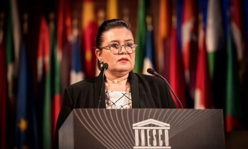 Mme Zohour Alaoui, Ambassadeur du Maroc à Berlin, présidant une réunion de l'Institut de l'UNESCO pour l'apprentissage tout au long de la vie (UIL).