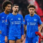 Les joueurs du Paris FC en action sur le terrain.