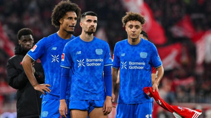 Les joueurs du Paris FC en action sur le terrain.