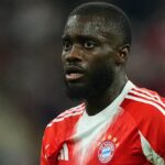 Le défenseur français Dayot Upamecano en action avec le Bayern Munich.
