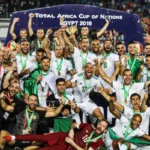 Joueurs algériens en action sur le terrain.