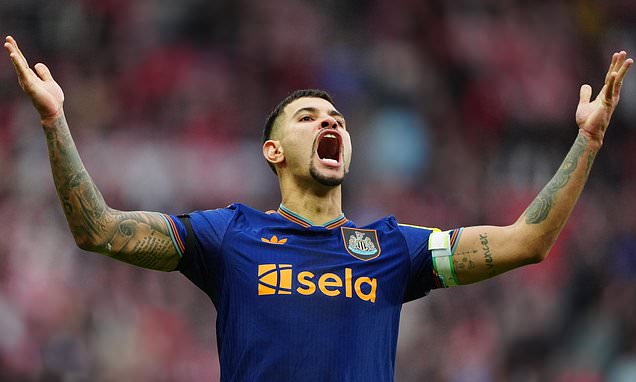 Newcastle players in action during the match against Sunderland.
