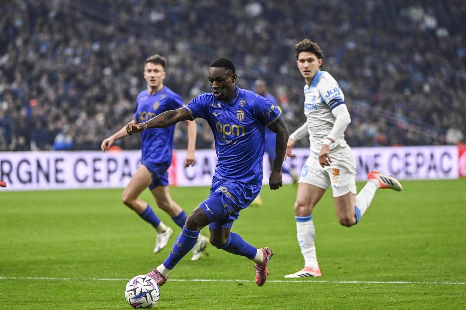 Lamine Camara en action sur le terrain.