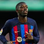 Ousmane Dembélé en action sur la pelouse.