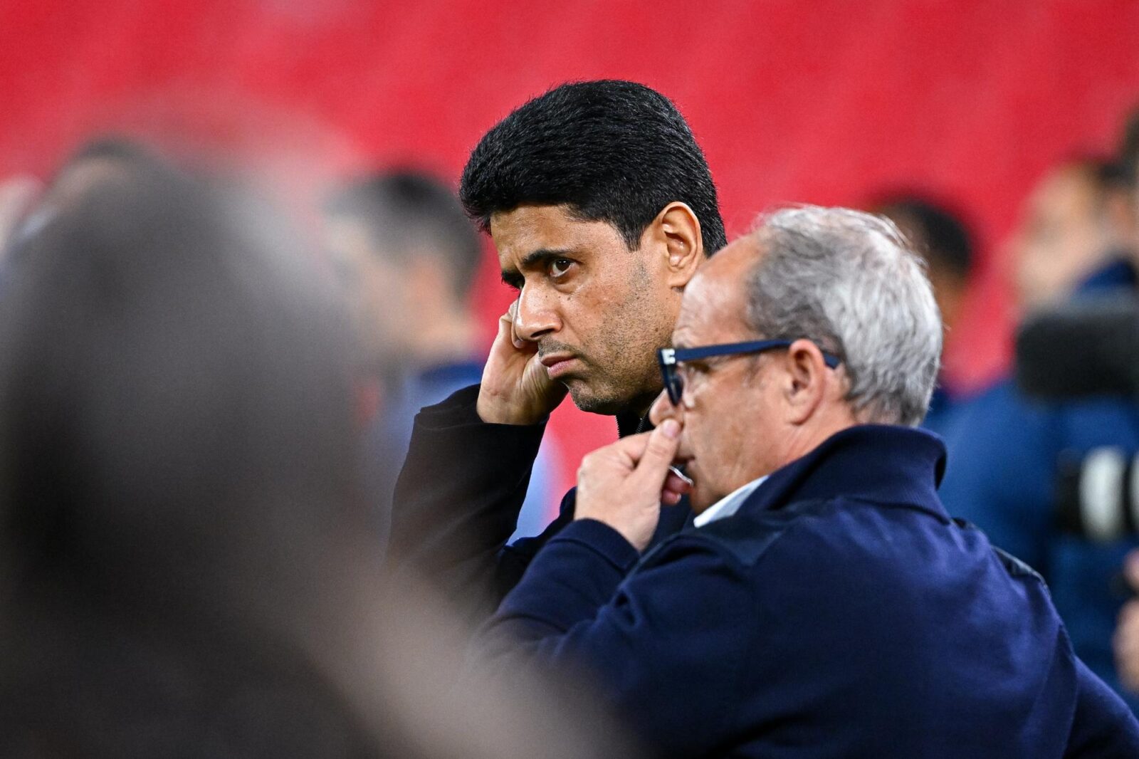 Un joueur du Pérou San Germán en action avec les couleurs du Paris Saint-Germain.