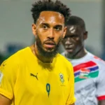 Pierre-Emerick Aubameyang blessé à la cuisse gauche.