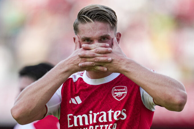 L'équipe d'Arsenal célébrant son but contre Everton.