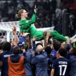 Paris-Saint Germain players celebrating their Intercontinental Cup victory.