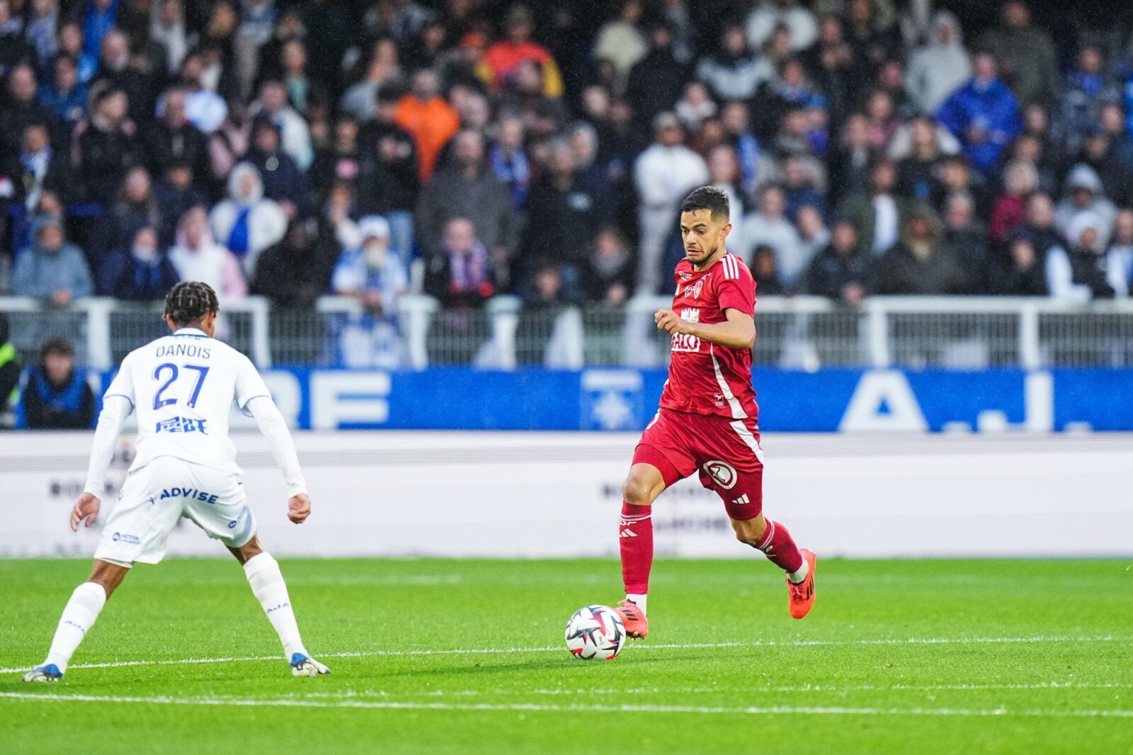 Romain Faivre en action avec Al-Taawoun.