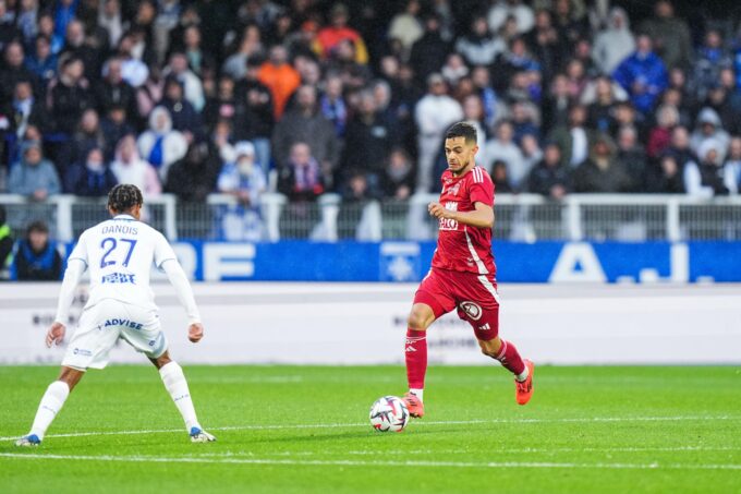 Romain Faivre en action avec Al-Taawoun.