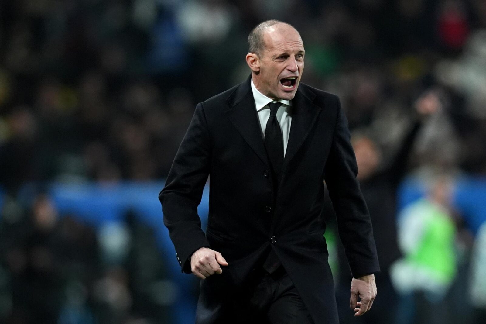 Les joueurs du SSC Napoli et de l'AC Milan en conflit sur le terrain.