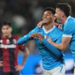 L'équipe du Napoli célèbre sa victoire.