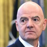 Footballeurs réclamant la refonte du système des transferts.