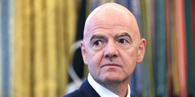 Footballeurs réclamant la refonte du système des transferts.