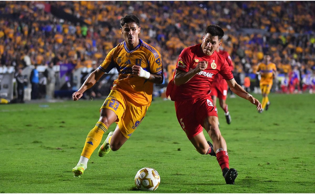 Romulo Zwarg of Tigres battles for possession against Franco Romero of Toluca.