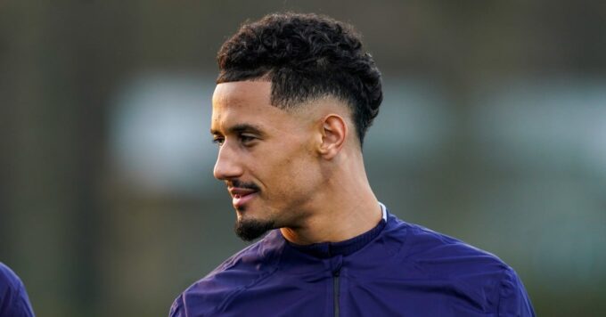 William Saliba en action pour l'Arsenal.