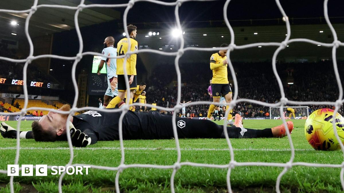 Wolves players walking off the pitch after a defeat.