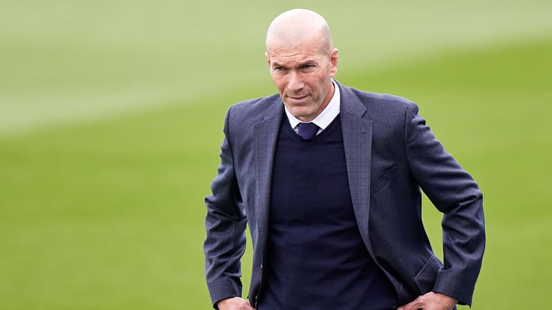 Zinédine Zidane et son fils Luca sur le terrain de football