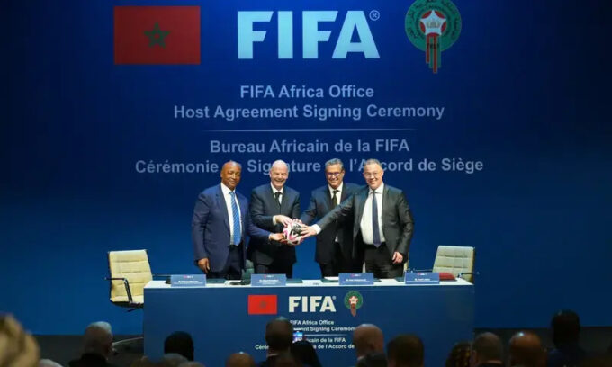 Achraf Hakimi, capitaine de l'équipe du Maroc, célébrant un but, symbolisant l'année exceptionnelle du football marocain en 2025.