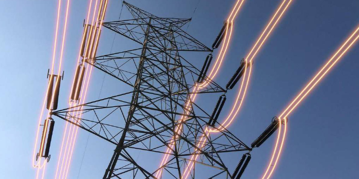 Zouhair Chorfi, président de l'ANRE, présentant le rapport annuel sur le secteur électrique marocain